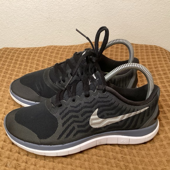 Nike Free 4.0 Running Shoes Womens Size 6.5 Black White Sneaker 718412-010 - Picture 1 of 9
